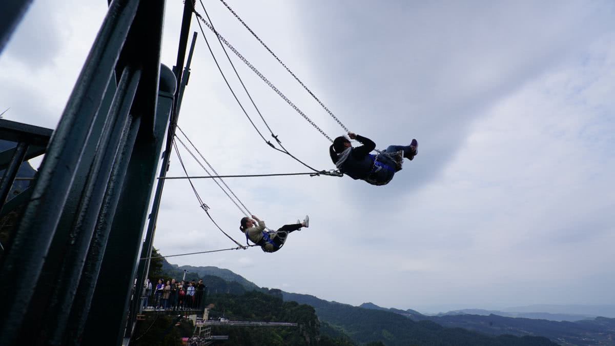 重庆最新推出18米悬崖秋千，让你有飞走的感觉！(图3)