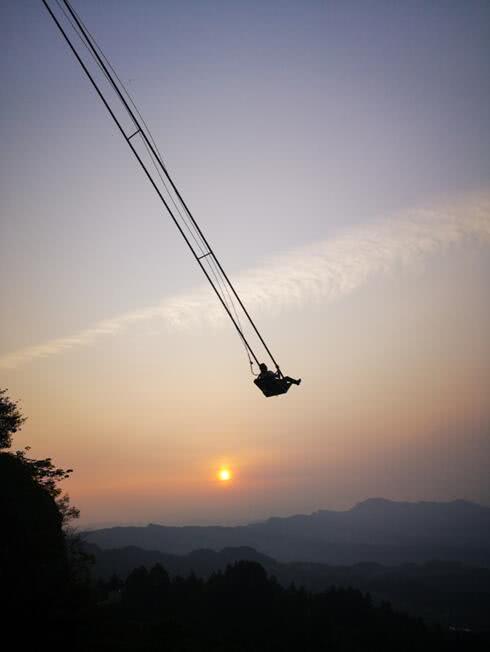 重庆最新推出18米悬崖秋千，让你有飞走的感觉！(图2)